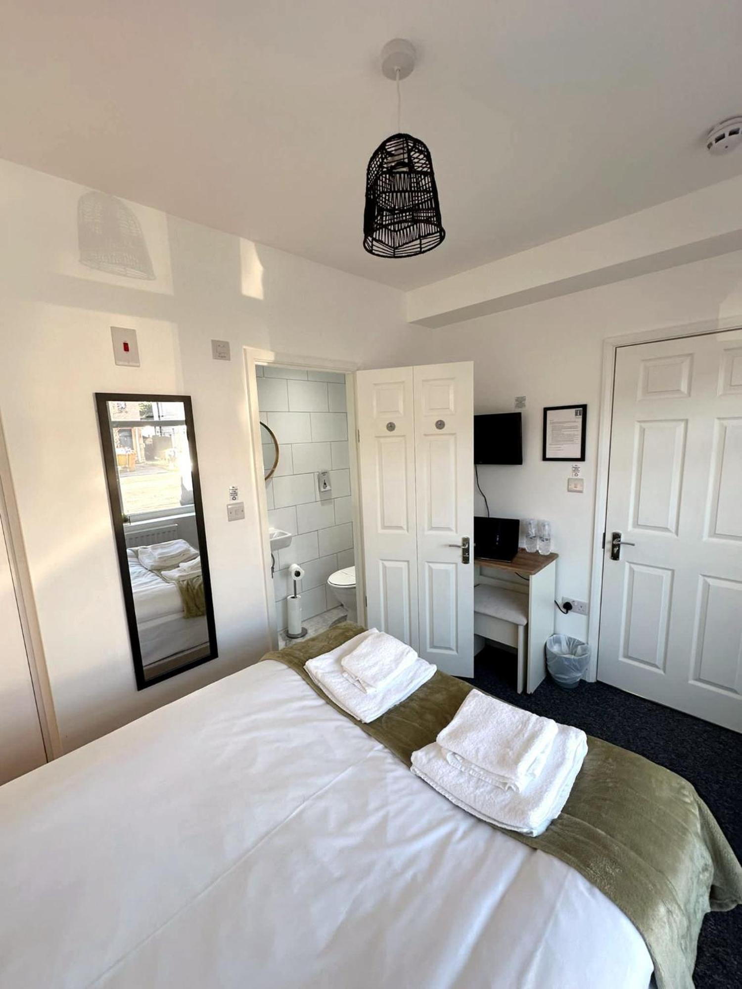Newmarket Road Studios And Suites By Tas Accommodations Кембридж Экстерьер фото
