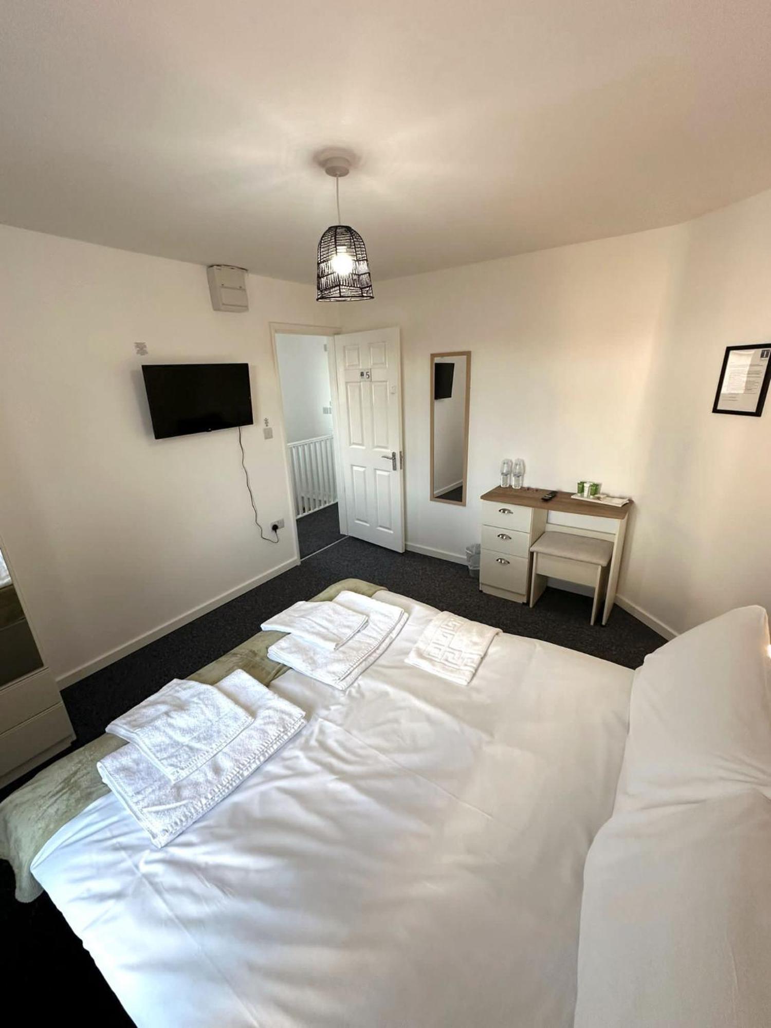 Newmarket Road Studios And Suites By Tas Accommodations Кембридж Экстерьер фото